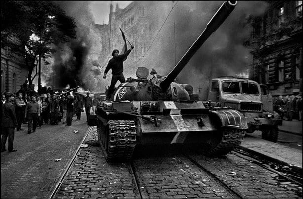 PAR67320 JOSEF KOUDELKA: Czeslaw Milosz on Josef Koudelkas Exiles